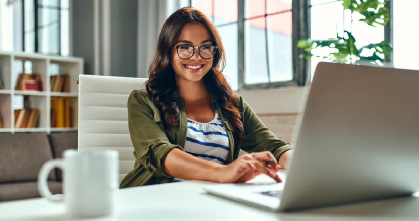 Interface d'analyse financière montrant des tableaux de bord et graphiques interactifs